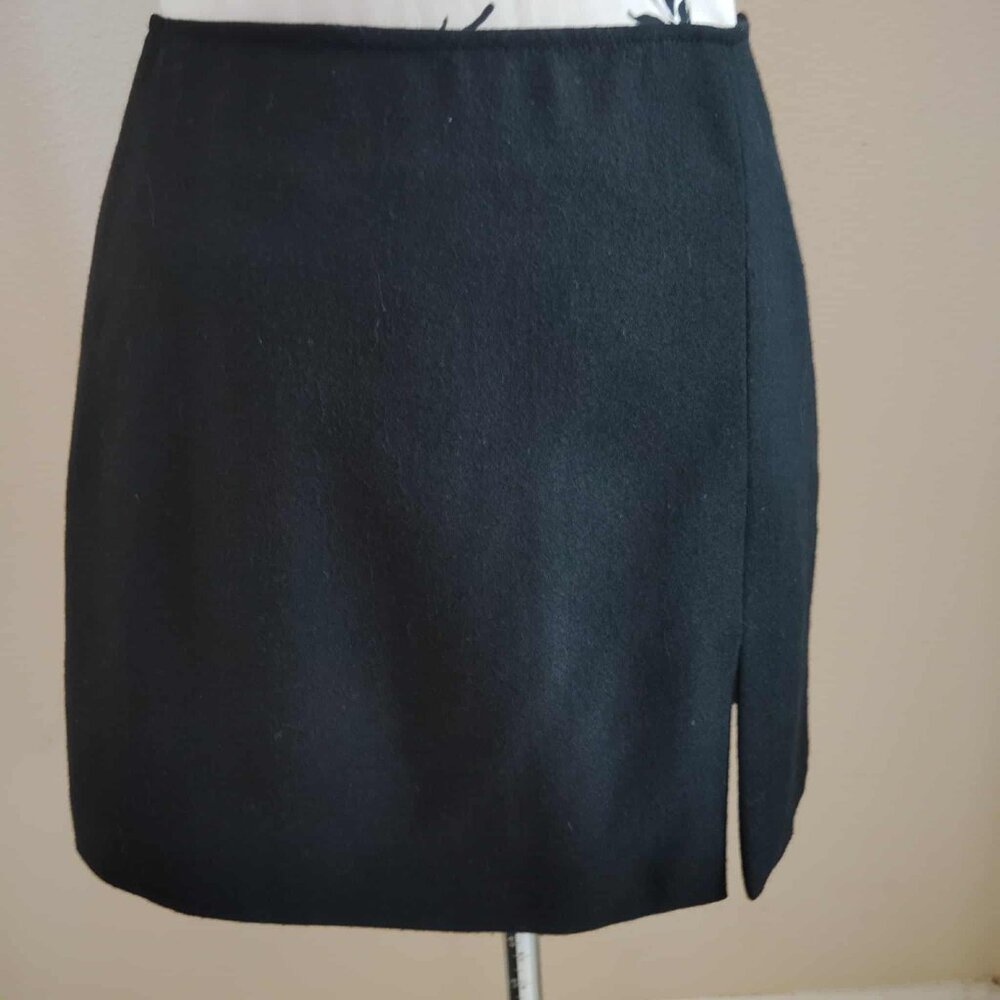 French Connection Black 100% Wool Mini Skirt 4 Front Off-Center Slit Made in USA - Picture 1 of 7